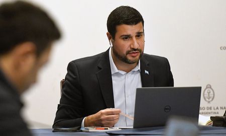 El oficialismo parlamentario avaló este miércoles en la Comisión Bicameral de Trámite Legislativo el Decreto de Necesidad y Urgencia del Gobierno nacional. El oficialismo parlamentario avaló este miércoles en la Comisión Bicameral de Trámite Legislativo el Decreto de Necesidad y Urgencia del Gobierno nacional.