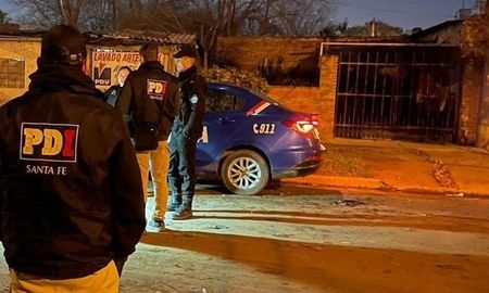 Según informó la policía, desconocidos ingresaron a la vivienda, pero ante la resistencia de los habitantes, se produjo una fuerte pelea. Según informó la policía, desconocidos ingresaron a la vivienda, pero ante la resistencia de los habitantes, se produjo una fuerte pelea.
