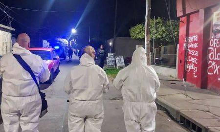 El crimen ocurrió alrededor de las 19 en Casal al 3500, donde vecinos alertaron al 911 por la presencia de un hombre herido de arma de fuego. El crimen ocurrió alrededor de las 19 en Casal al 3500, donde vecinos alertaron al 911 por la presencia de un hombre herido de arma de fuego.