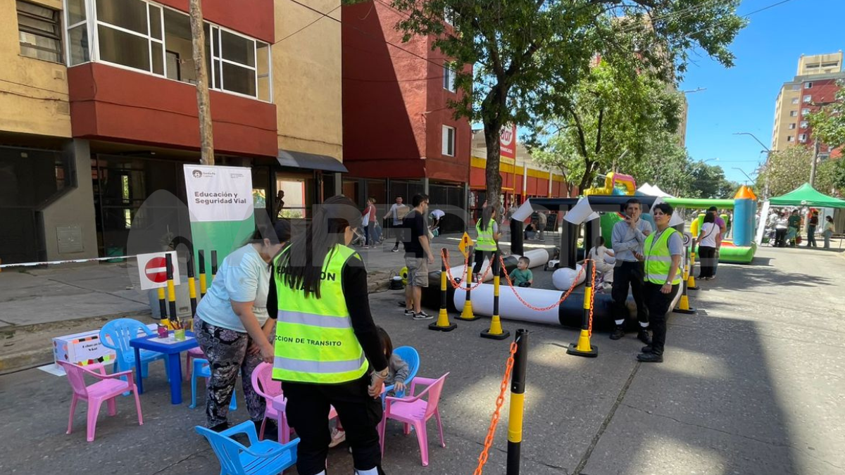 Actividades para toda la familia en el Regimiento 12 de Infantería juegos y gastronomía para los vecinos del barrio Las Flores. Actividades para toda la familia en el Regimiento 12 de Infantería juegos y gastronomía para los vecinos del barrio Las Flores.