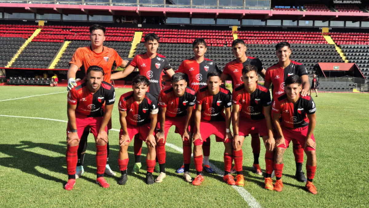 Colón cayó por goleada frente a Patronato en la ida de las semifinales de la Copa Túnel Subflivial. Colón cayó por goleada frente a Patronato en la ida de las semifinales de la Copa Túnel Subflivial.