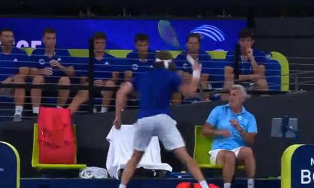 tsitsipas se descontrolo y destrozo su raqueta y hasta lastimo a su padre tsitsipas se descontrolo y destrozo su raqueta y hasta lastimo a su padre