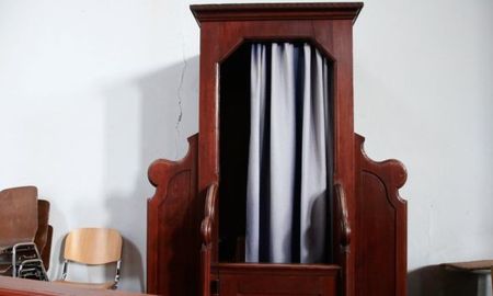 joven abusado por un sacerdote en colombia pide al papa francisco justicia