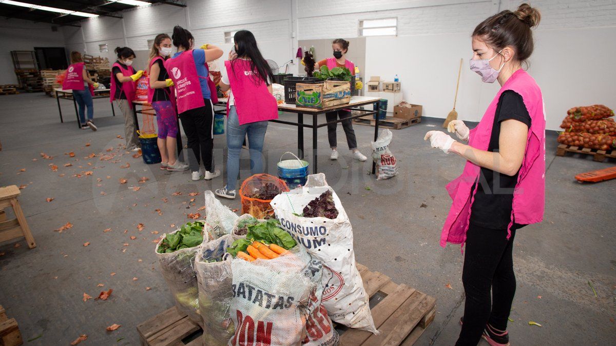 Los restos orgánicos que quedan fuera de los bolsones no terminan su ciclo de vida en el tacho de basura.