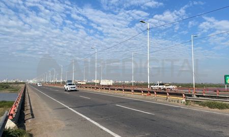 El puente que cruza el Río Salado en la Autopista Rosario-Santa Fe presenta deterioros en la mano hacia Rosario. El puente que cruza el Río Salado en la Autopista Rosario-Santa Fe presenta deterioros en la mano hacia Rosario.