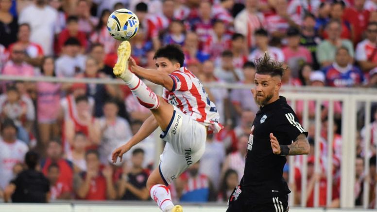 Unión le gana a Riestra, que juega con diez, gracias al gol de Estigarribia