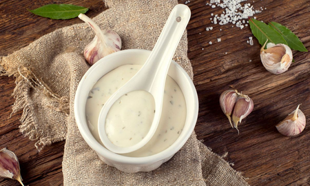 Cómo hacer salsa alioli casera: la receta tradicional y sus variantes Cómo hacer salsa alioli casera: la receta tradicional y sus variantes