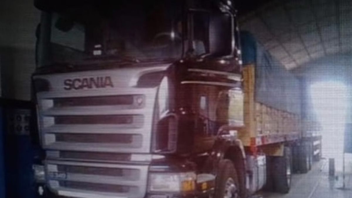 El camión es marca Scania