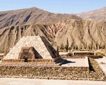 Los arqueólogos Ambrosetti y Debenedetti, homenajeados en la pirámide de la cima, debieron desenterrar el sitio casi a mano, ya que la vegetación y el colapso natural habían ocultado la fortaleza durante siglos. Los arqueólogos Ambrosetti y Debenedetti, homenajeados en la pirámide de la cima, debieron desenterrar el sitio casi a mano, ya que la vegetación y el colapso natural habían ocultado la fortaleza durante siglos.
