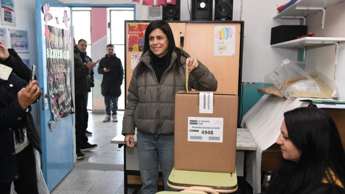 La postulante oficialista Carolina Labayru, de Unidos para Cambiar Santa Fe, tuvo un repunte importante, sumó el 25,6% de los votos pero quedó en el tercer puesto. La postulante oficialista Carolina Labayru, de Unidos para Cambiar Santa Fe, tuvo un repunte importante, sumó el 25,6% de los votos pero quedó en el tercer puesto.