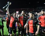 A cuatro meses de la consagración en San Juan, Colón dio la vuelta olímpica con su gente. A cuatro meses de la consagración en San Juan, Colón dio la vuelta olímpica con su gente.