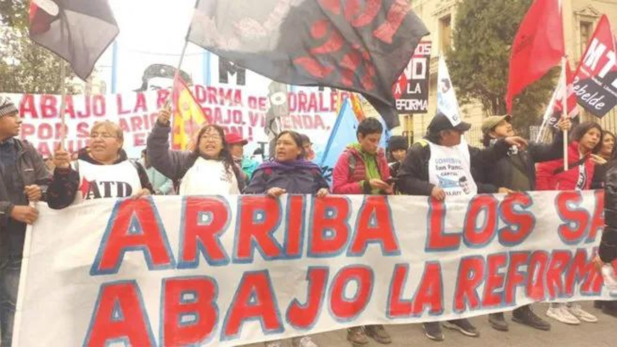 Los docentes se manifestaron bajo la consigna 