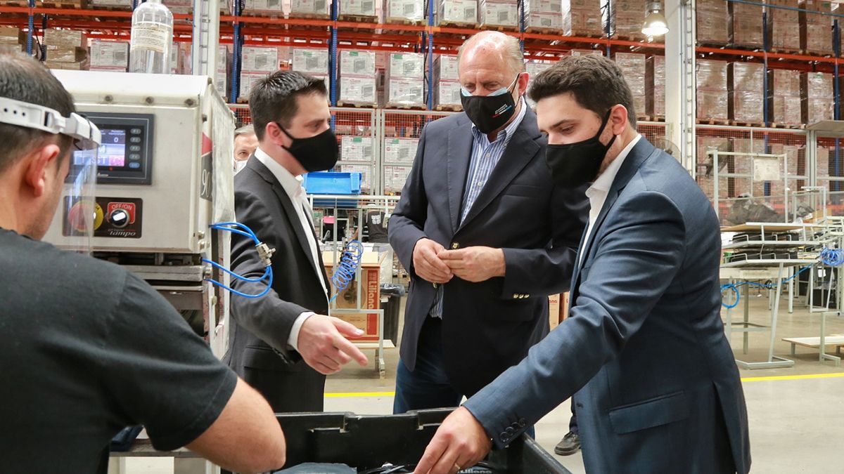 el gobernador Omar Perotti recorrió las instalaciones de la empresa fabricante de electrodomésticos Liliana