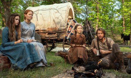 La nueva versión de La casa de la pradera llegó a Netflix con una mirada más adulta sobre la vida de Laura Ingalls Wilder. La nueva versión de La casa de la pradera llegó a Netflix con una mirada más adulta sobre la vida de Laura Ingalls Wilder.