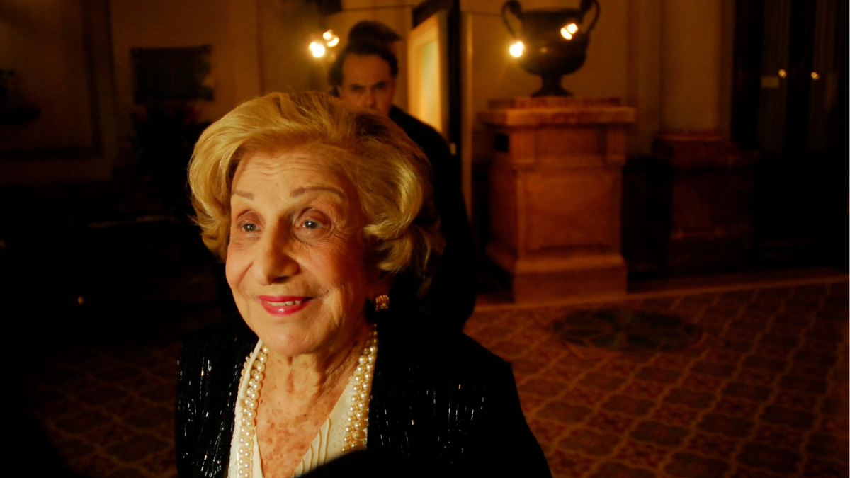 Natalia Kohen, fue una artista plástica y escritora argentina, ganadora de numerosos premios, y nombrada Personalidad Destacada de la Cultura de la Ciudad de Buenos Aires por la Legislatura de la ciudad de Buenos