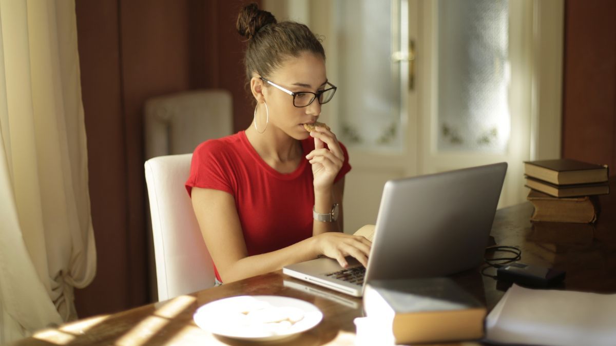 Trabajar desde casa: una opción flexible que Mercado Libre ofrece en muchas de sus vacantes de 2025. Trabajar desde casa: una opción flexible que Mercado Libre ofrece en muchas de sus vacantes de 2025.