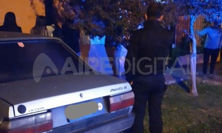 Este domingo por la madrugada, efectivos policiales y agentes municipales desactivaron una reunión social clandestina que se llevaba a cabo en una vivienda ubicada en Alvear al 9400, en el norte de la ciudad de Santa Fe. Este domingo por la madrugada, efectivos policiales y agentes municipales desactivaron una reunión social clandestina que se llevaba a cabo en una vivienda ubicada en Alvear al 9400, en el norte de la ciudad de Santa Fe.