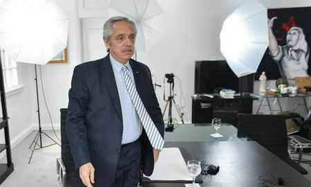 La Justicia porcesó al ex presidente Alberto Fernández en la causa Seguros. La Justicia porcesó al ex presidente Alberto Fernández en la causa Seguros.
