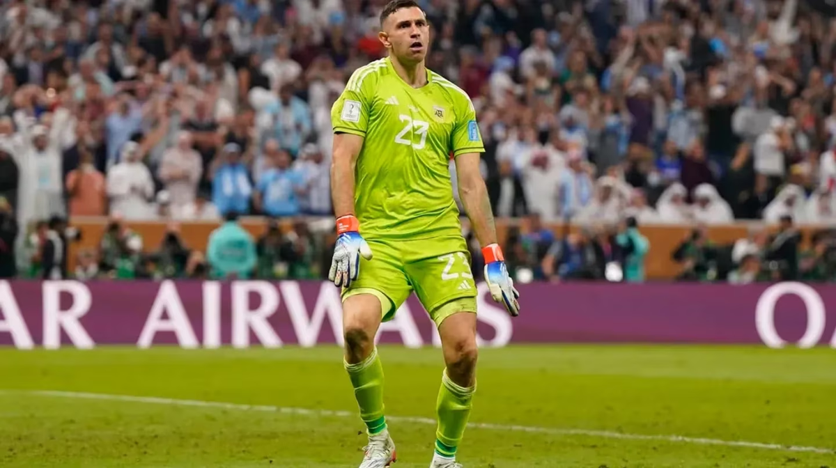 Los festejos de Emiliano Martínez en los penales. Los festejos de Emiliano Martínez en los penales.