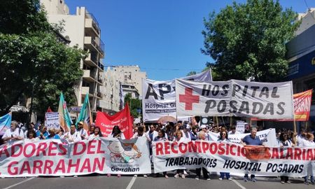 Para los médicos del Garrahan, la media sanción de la ley de emergencia pediátrica fue una luz de esperanza, pero la lucha continúa. Para los médicos del Garrahan, la media sanción de la ley de emergencia pediátrica fue una luz de esperanza, pero la lucha continúa.