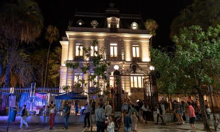 Con gran convocatoria, el ciclo de cine bajo las estrellas del Cine Club Santa Fe se desarrolla cada miércoles en la Casa de la Cultura. Con gran convocatoria, el ciclo de cine bajo las estrellas del Cine Club Santa Fe se desarrolla cada miércoles en la Casa de la Cultura.