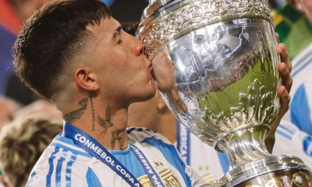 Enzo Fernández fue criticado por un compañero del Chelsea y cuatro compañeros de los blues lo dejaron de seguir en instagram. Enzo Fernández fue criticado por un compañero del Chelsea y cuatro compañeros de los blues lo dejaron de seguir en instagram.
