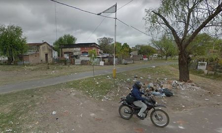 La usurpación de los terrenos ferroviarios es una problemática que crece a diario, advierten los vecinos de barrio Alvear. La usurpación de los terrenos ferroviarios es una problemática que crece a diario, advierten los vecinos de barrio Alvear.