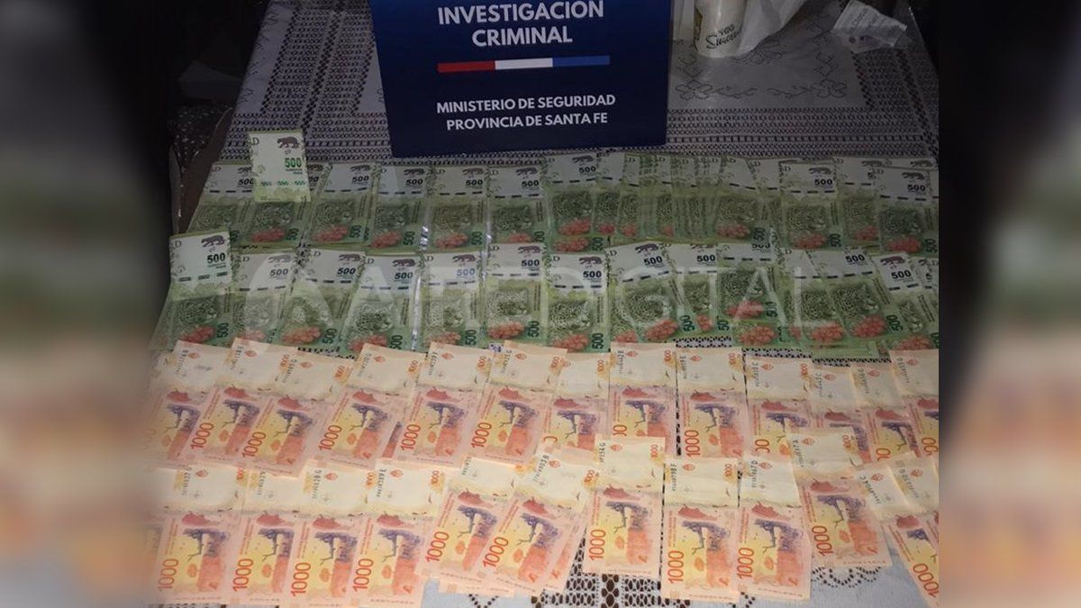 El dinero que fue secuestrado de la vivienda allanada.&nbsp;