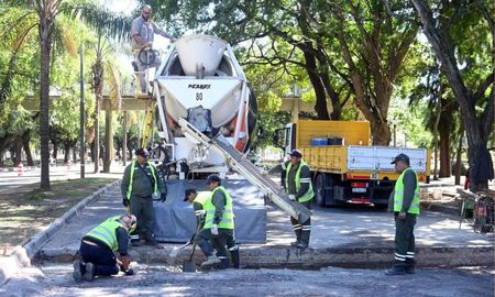 La Municipalidad comenzó con la construcción de las tres sendas manda peatón que estarán ubicadas entre el Faro y la rotonda de Guadalupe. La Municipalidad comenzó con la construcción de las tres sendas manda peatón que estarán ubicadas entre el Faro y la rotonda de Guadalupe.