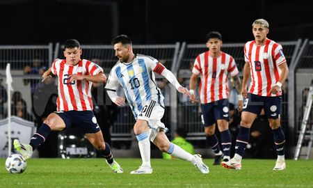 Messi vs. Paraguay, por las Eliminatorias Sudamericanas. Messi vs. Paraguay, por las Eliminatorias Sudamericanas.