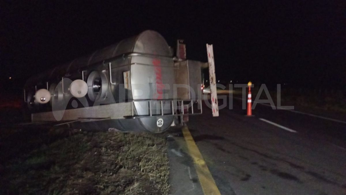 El acoplado del camión obstruía el 50 % de la calzada a la altura del kilómetro 30 de la autovía 19 El acoplado del camión obstruía el 50 % de la calzada a la altura del kilómetro 30 de la autovía 19