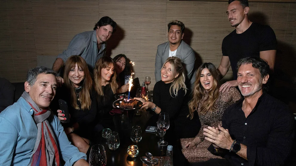 Wanda Nara con los invitados del cumpleaños.