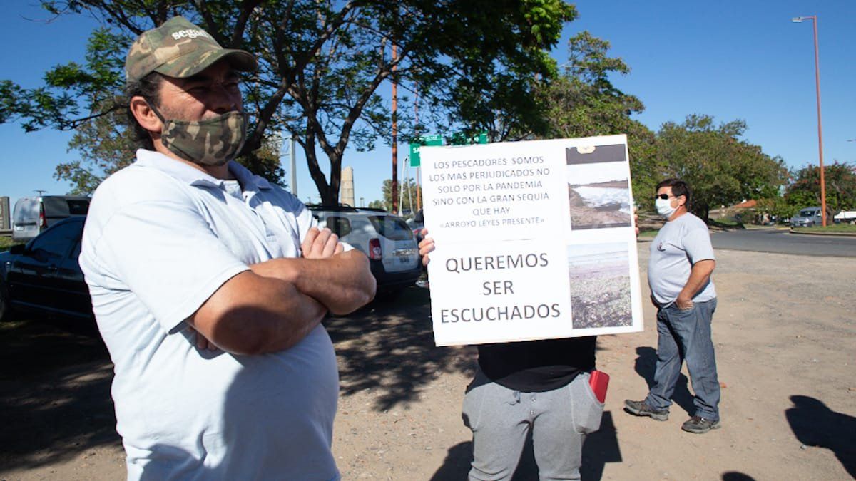 Los pescadores se reunirán este lunes a las 9.30 con autoridades del Ministerio de Ambiente y Desarrollo de Santa Fe. 