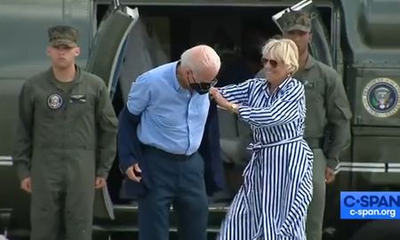 Biden volvió a desconcertar con extraños episodios que lo muestran desorientado. Biden volvió a desconcertar con extraños episodios que lo muestran desorientado.