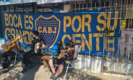Los hinchas de Boca en Santa Fe pintaron la ciudad con los colores del xeneize tras la victoria contra River Los hinchas de Boca en Santa Fe pintaron la ciudad con los colores del xeneize tras la victoria contra River