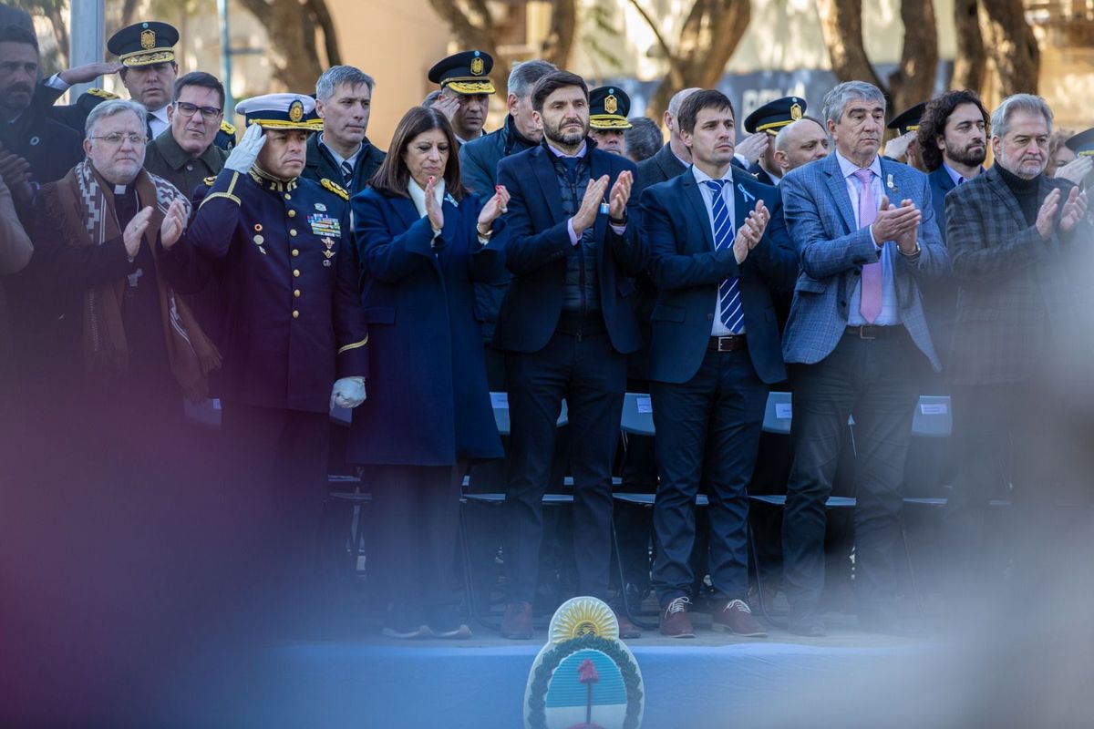 Junto a autoridades locales y provinciales, el gobernador de Santa Fe presidi&oacute; en Rafaela el acto del D&iacute;a de la Independencia.