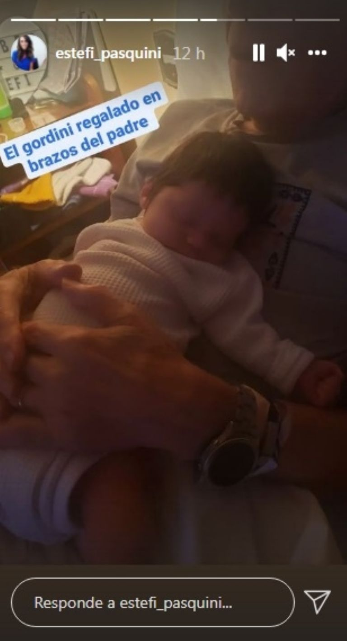 ¡Pur ternura! La dulce postal de Cormillot junto a su bebé. 