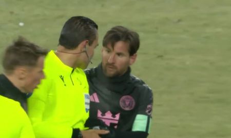 Le pidió un autógrafo a Lionel Messi y fue sancionado: el insólito momento durante el partido Le pidió un autógrafo a Lionel Messi y fue sancionado: el insólito momento durante el partido