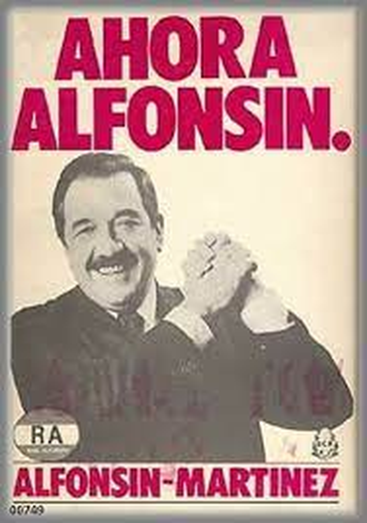 La campaña de Alfonsín se caracterizó por renovar los canales de la comunicación política en la Argentina. La campaña de Alfonsín se caracterizó por renovar los canales de la comunicación política en la Argentina.