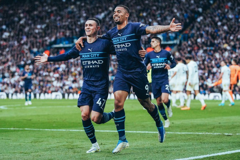 Manchester City goleó a Leeds y mantiene el liderazgo en la Premier League