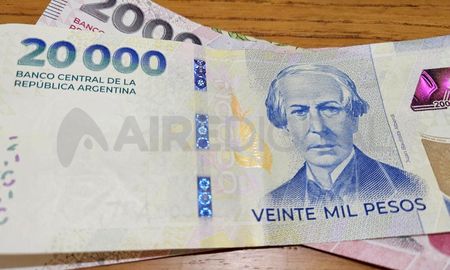 El billete presenta la imagen de Juan Bautista Alberdi, inspirador de la Constitución Nacional de 1853. El billete presenta la imagen de Juan Bautista Alberdi, inspirador de la Constitución Nacional de 1853.