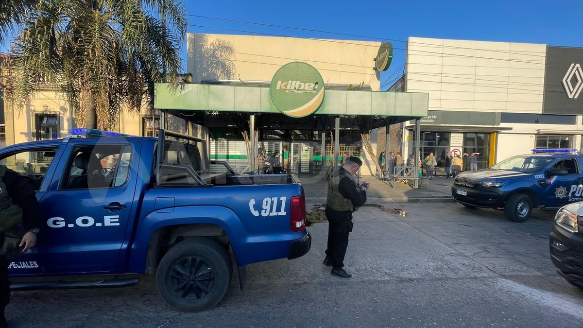 Un supermercado de López y Planes e Iturraspe se convirtió en blanco de un robo en banda.