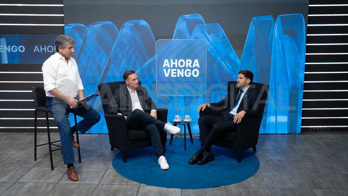 Maximiliano Pullaro y Lisandro Enrico, durante una entrevista en AIRE. Maximiliano Pullaro y Lisandro Enrico, durante una entrevista en AIRE.