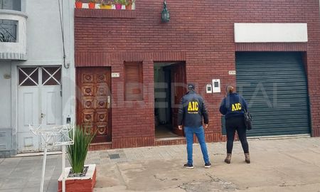 El allanamiento que tuvo lugar en la ciudad de Santa Fe y del cual participó el área de Trata de la Agencia de Investigación Criminal. El allanamiento que tuvo lugar en la ciudad de Santa Fe y del cual participó el área de Trata de la Agencia de Investigación Criminal.