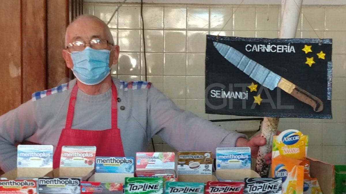 Carlos Seimandi tiene 67 años