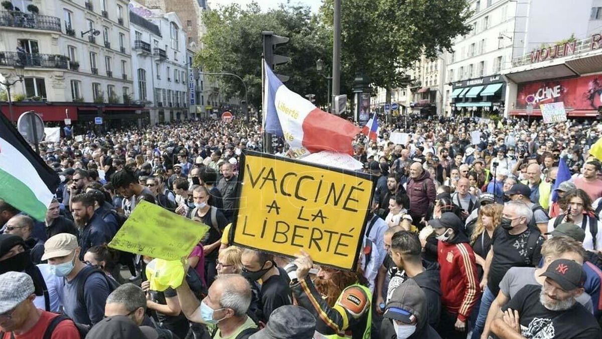 Este jueves el Tribunal Constitucional refrend&oacute; la ley que prev&eacute; la extensi&oacute;n del uso del pase sanitario a m&aacute;s espacios p&uacute;blicos, e instaura la obligaci&oacute;n de que se vacune el personal sanitario.&nbsp;