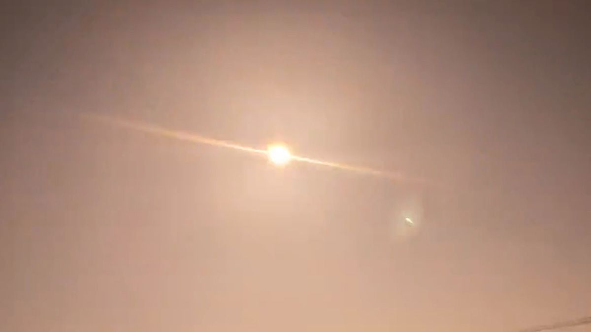 El meteoro llegó a la Tierra exactamente a las 23.59 y muchas personas pudieron verlo en el noroeste de Francia y sur de Inglaterra.