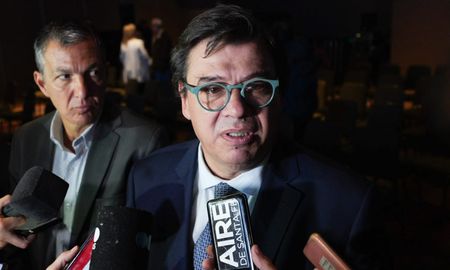 El ministro de Trabajo, Claudio Moroni, habló sobre las paritarias y adelantó que en el caso de haber un “atraso” en los salarios respecto a la inflación, se volverá a abrir la negociación para actualizar los ingresos. El ministro de Trabajo, Claudio Moroni, habló sobre las paritarias y adelantó que en el caso de haber un “atraso” en los salarios respecto a la inflación, se volverá a abrir la negociación para actualizar los ingresos.