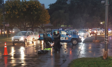 Una motociclista derrapó con su rodado en Avenida Alem y Tucumán. Una motociclista derrapó con su rodado en Avenida Alem y Tucumán.
