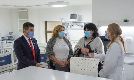 Santa Fe realizó una importante inversión económica que impactará en una mayor accesibilidad y calidad diagnóstico terapéutica, en el Hospital Centenario, uno de los más importantes de Rosario y la región. Santa Fe realizó una importante inversión económica que impactará en una mayor accesibilidad y calidad diagnóstico terapéutica, en el Hospital Centenario, uno de los más importantes de Rosario y la región.